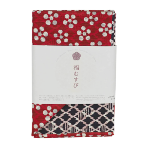 Vendbart japansk Furoshiki rebklæde med Japanese Apricot og Pine & Bamboo-design.