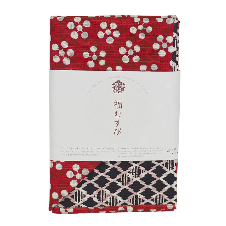 Vendbart japansk Furoshiki rebklæde med Japanese Apricot og Pine & Bamboo-design.