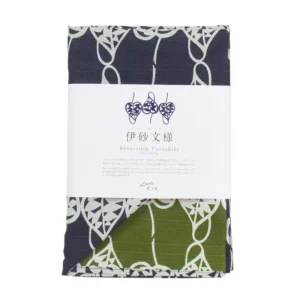 Vendbart japansk Furoshiki rebklæde fra Isa Monyo-serien med Heart Vine-design.